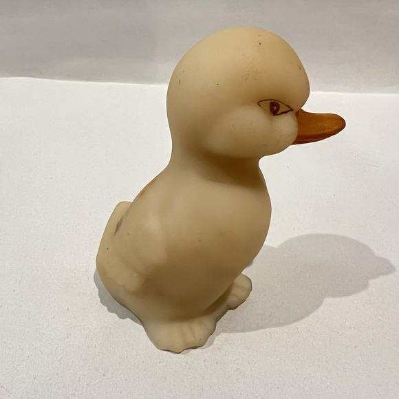 VTG Fenton Satin Custard Glass Duckling Hand Painted by Gloria Mulneix Rare - Picture 3 of 8